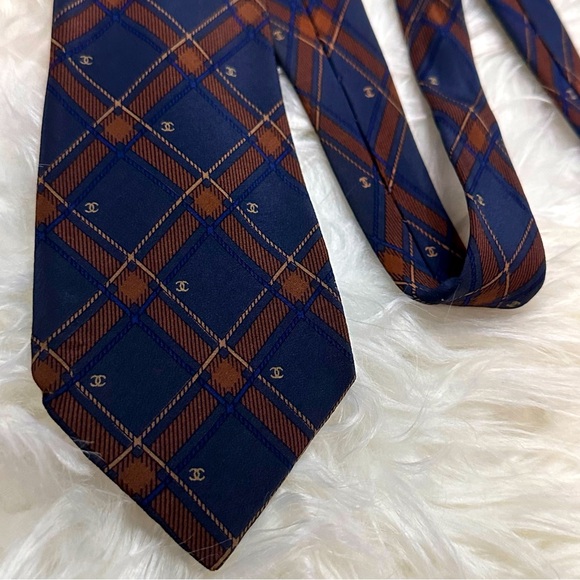 EUC Chanel Tie - Picture 3 of 11